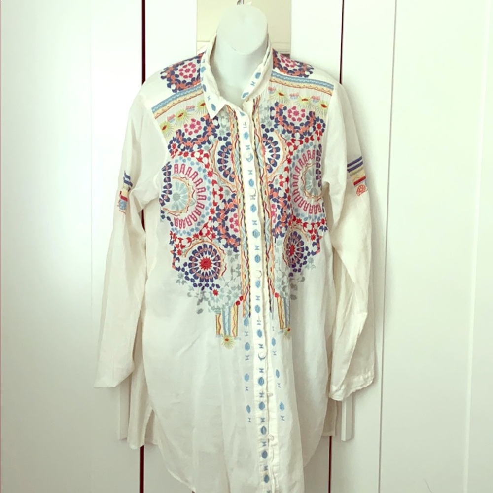 Johnny Was Embroidered Blouse 🌺🌸
